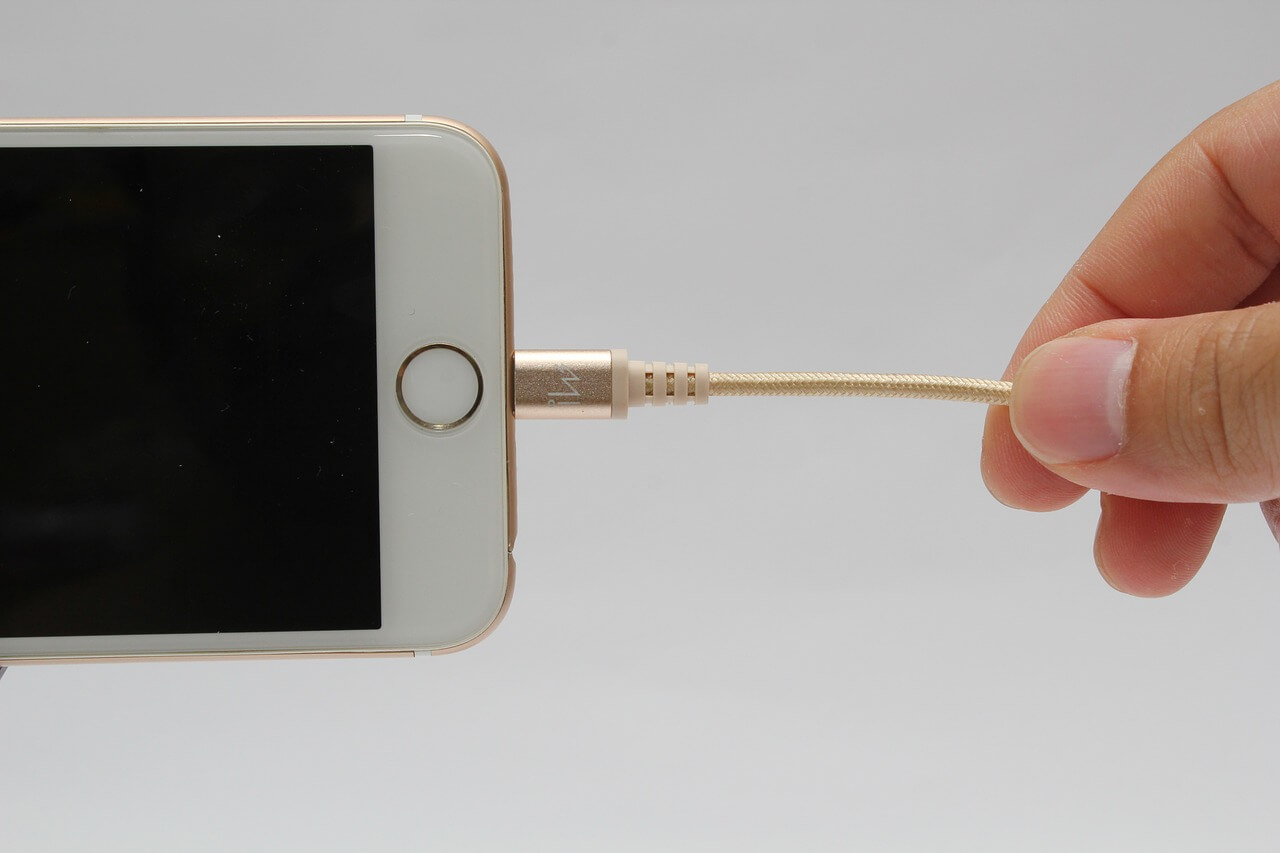 Steps to Easy Battery Replacement in iPhones